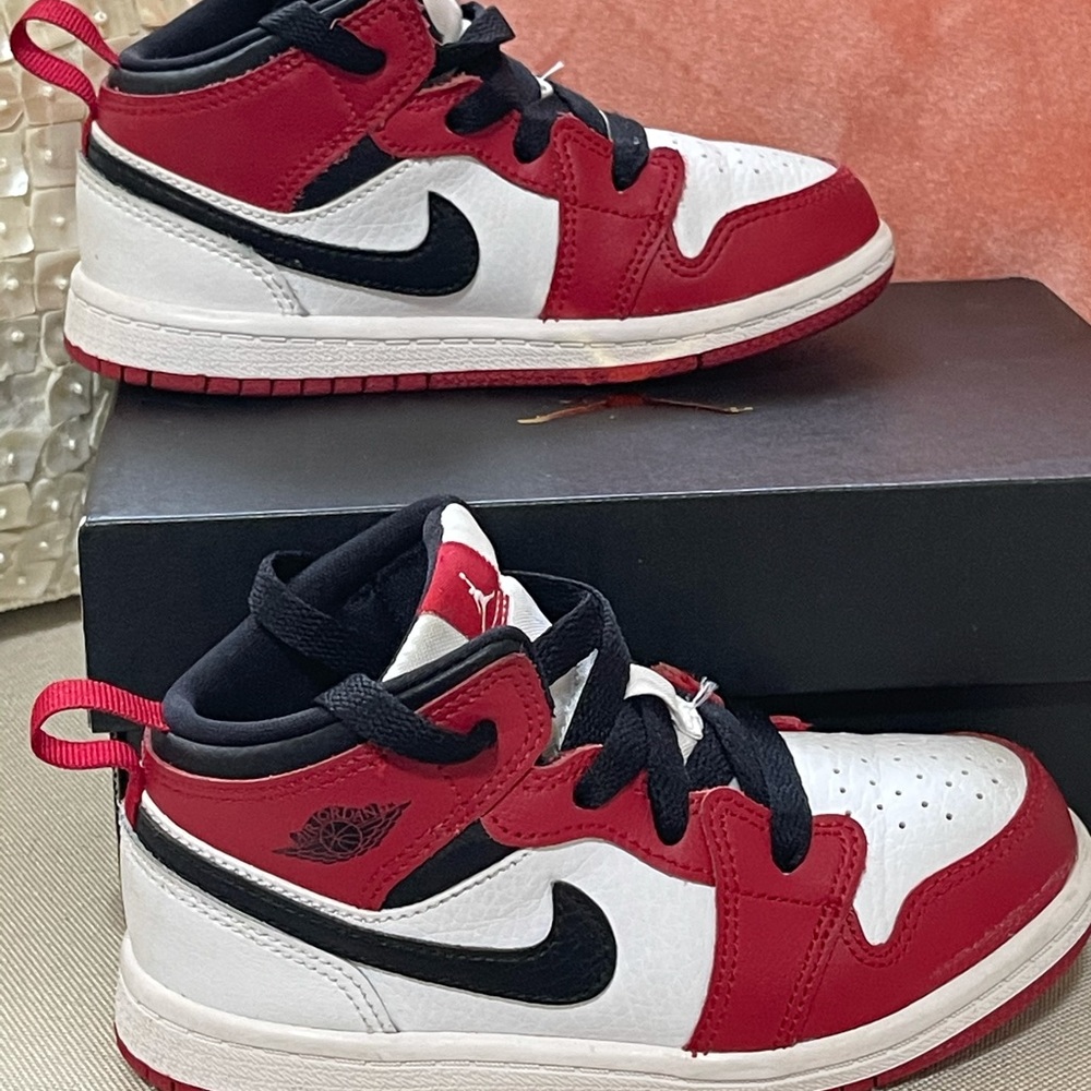 Jordan Sneakers Sz 9 Toddler
